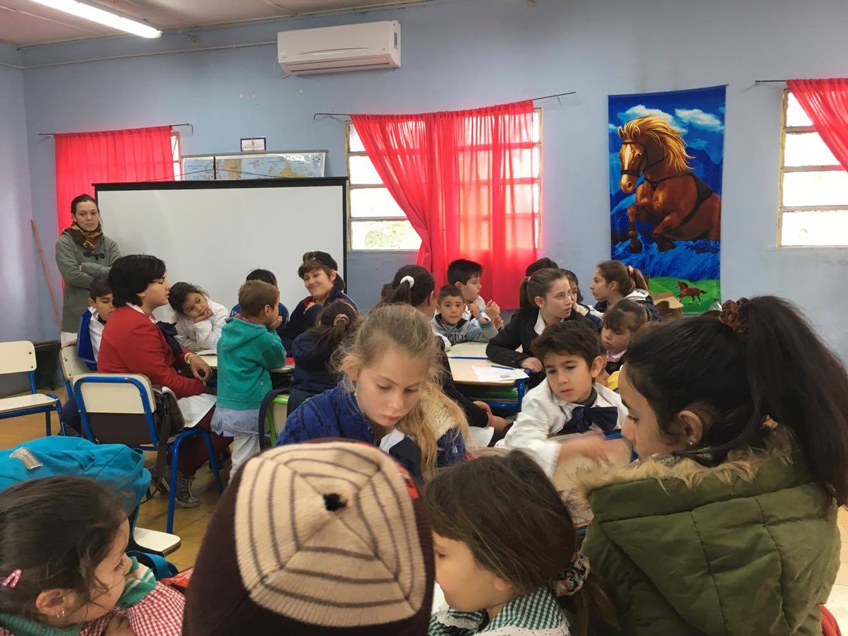 pammartinezgb's tweet photo. Jornada en Escuela Nº 78, Queguayar, salida didáctica en el pueblo y primer taller Ceibal, Aprender todos.
#2017EscuelasRuralesMagisterioPay https://t.co/fIiSoFS324