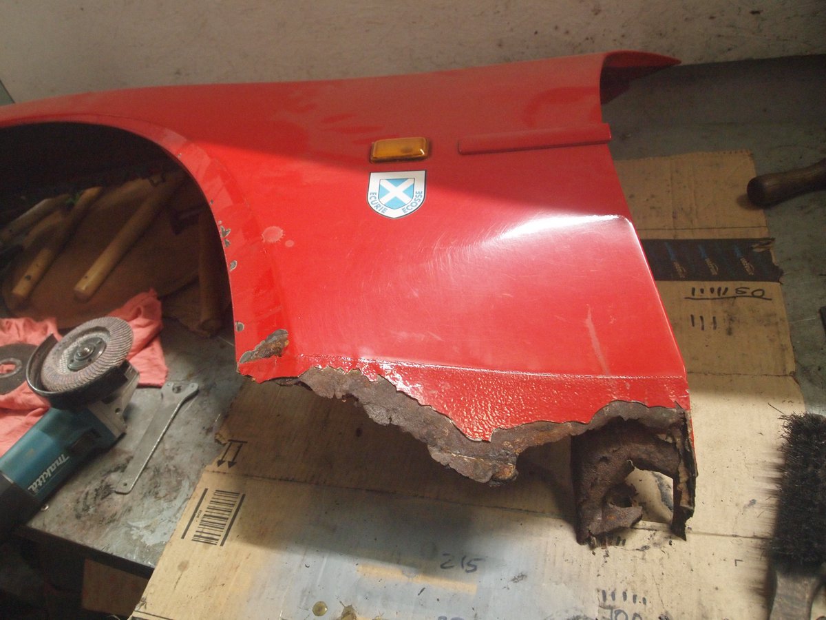 Berlyn_Services's tweet photo. When it comes to 944 bodywork repairs dont "wing" it give us a call for a quote or advice! https://t.co/fHQyJjNM33