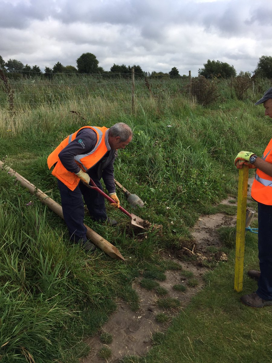 jp_broads's tweet photo. Great to see our new moorings at Acle Bridge taking shape. Final 24hr mooring sign going in and grass being mown. https://t.co/ZOYfy8oqqy