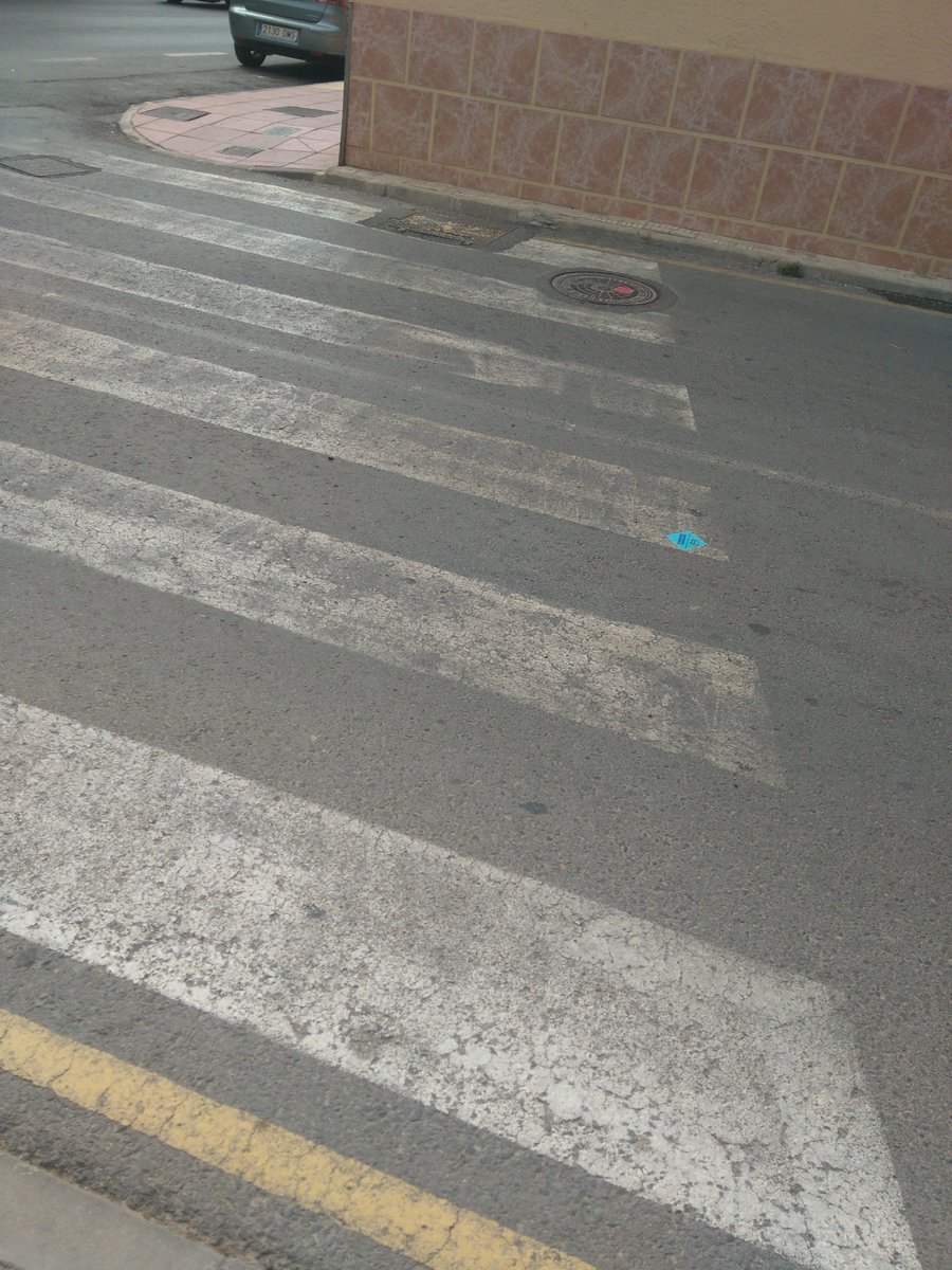Amrb92's tweet photo. Así están los pasos de peatones de la zona de Ctra.de La Palma,Barreros, Las Cuatrocientas.. @laverdad_ct @AytoCartagenaES Ejemplo gráfico : https://t.co/fvvFGyWdSo