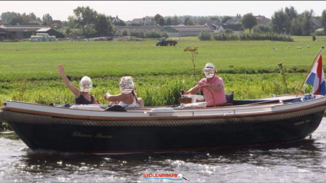 stolenboats's tweet photo. #Gestolen 11-08 te Leiden: Blauwe Makma vlet 700 "BLAUWE STROOM". Laatst gezien nabij Hoogmade. Zie: https://t.co/Zmhg50U9Vn #gestolenboot https://t.co/NUKTXeNZqH