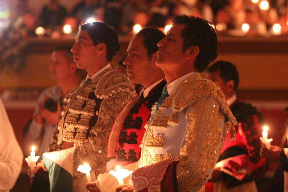 elzapata21's tweet photo. #Huamantla #NocheQue NadieDuerme #CorridaDeLasLuces https://t.co/vEspfa6zrt