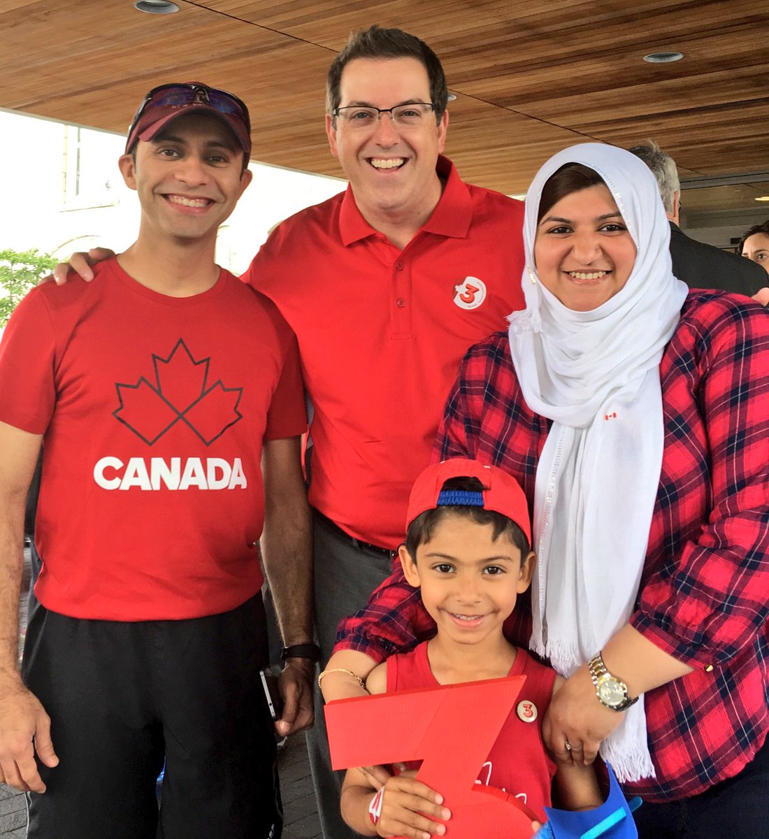 Good morning #Guelph! Have a great day! Let's also remember to do 3 acts of service this year, just like this family is! #3ThingsForCanada