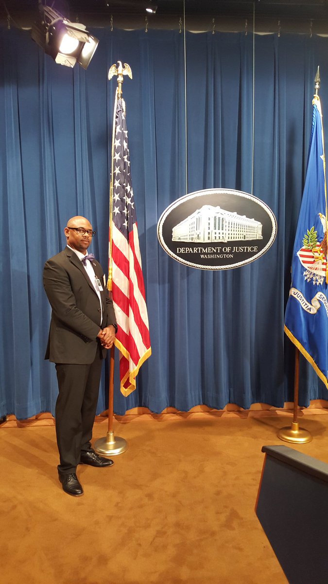 PRATLLC's tweet image. Facilitated discussion w/50 officers from all over the U.S. on police community relations @ Dept of Justice. Doing my best 2 b The Change