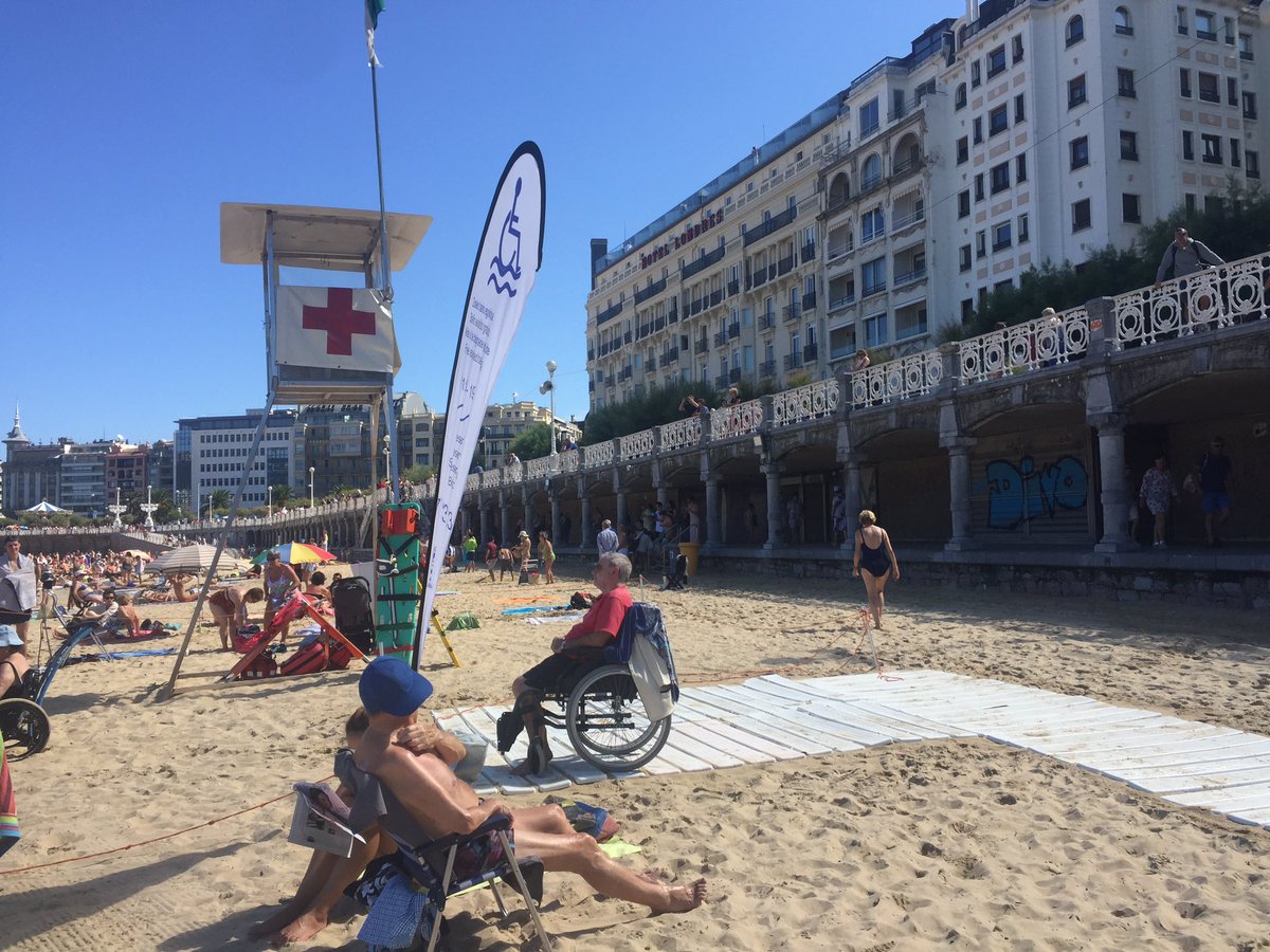 marmarly's tweet photo. San Sebastián, #spain and how they include the community! ¡Vamos a la Playa! #aginginplace https://t.co/zgMtOC0vx9