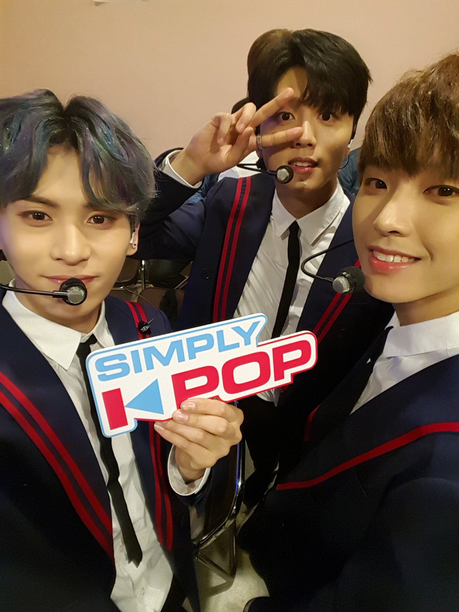 _Simplykpop's tweet photo. #에스에프나인 #SF9 잘 살고 있니...#심플리케이팝 은 너네가 많이 보구싶으다...내일 오후 다섯 시 오분🙌 #SimplyKpop Summer Vacation Special에서 감성가득 #쉽다 #EasyLove 무대 돈미쓰아웃!💕 https://t.co/DG1FDVyyhV