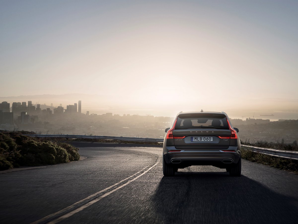 volvocares's tweet photo. Nuevo Volvo XC60. Diseñando deseo. #NuevoXC60 https://t.co/naAS1AV6eS https://t.co/Mv0TUzNLbR