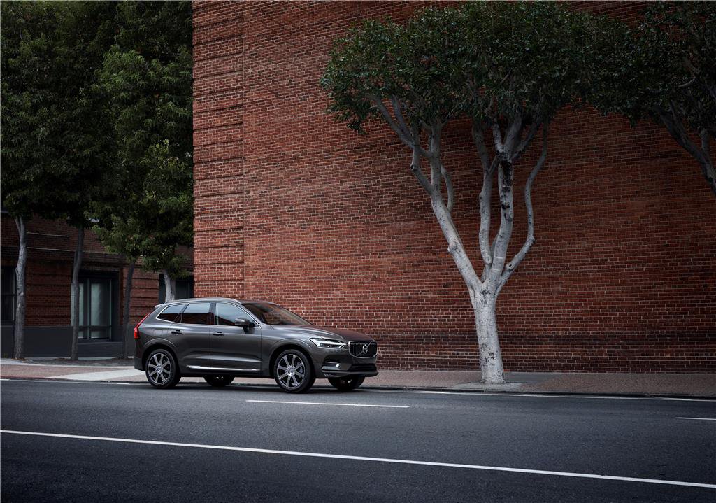 volvocares's tweet photo. Nuevo Volvo XC60. Diseñando deseo. #NuevoXC60 https://t.co/naAS1AV6eS https://t.co/Mv0TUzNLbR