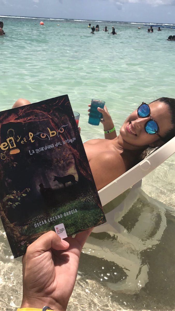 leoyellobo's tweet photo. #leoyellobo #summerBooks Nos siguen llegando más fotos de lectores entusiastas, #asísí. Muchas gracias Ana Asencio. @Edicirculorojo https://t.co/RAmbzsHVEx