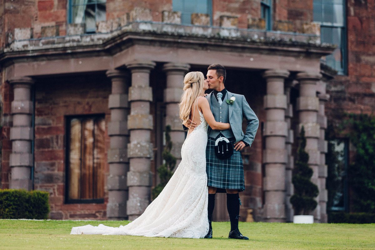 Fasque Castle tweet media