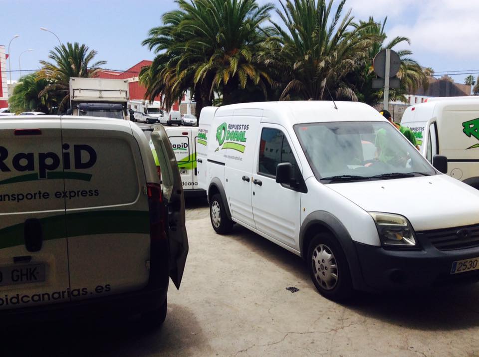 repuestosdoral's tweet photo. ¡Nuevo transporte express en Repuestos Doral! #rapidexpress #transporte #repuestos #islascanarias https://t.co/M8TJjrFbPP