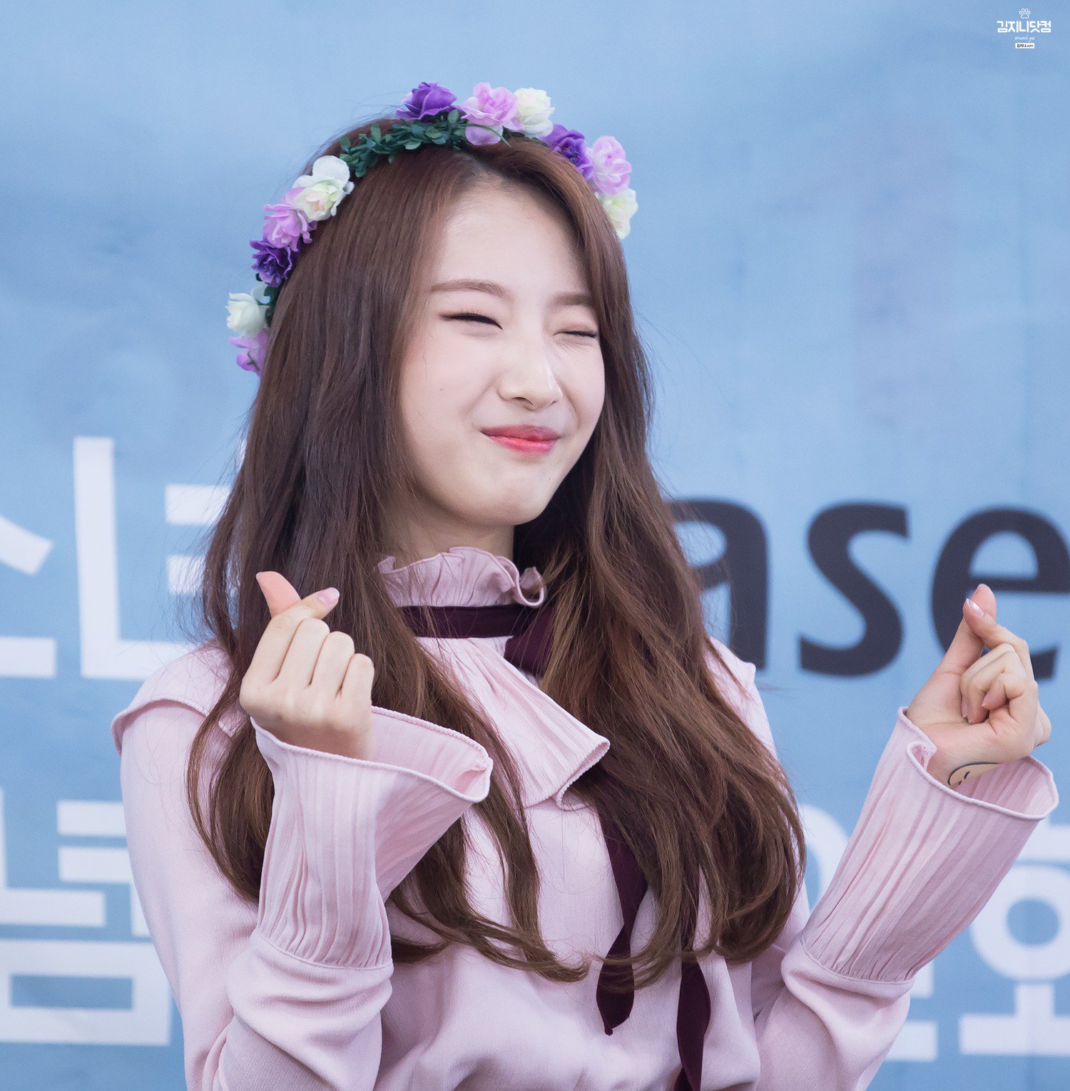 DHbW8nrUAAALfGF.jpg:orig