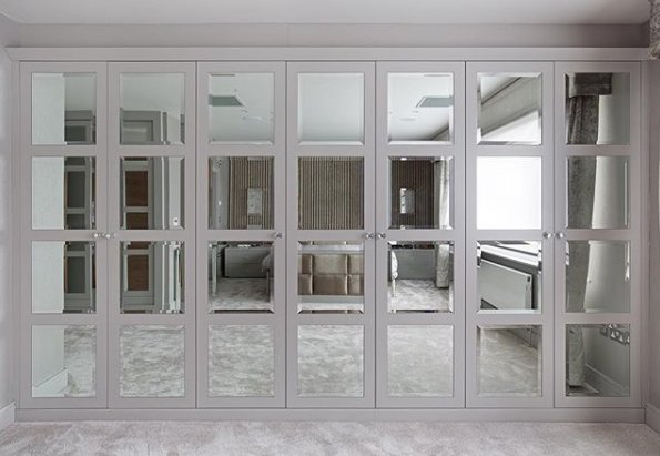 WoodWorksOnline's tweet photo. Painted 4 panel shaker door with inset mirror. This bedroom is the perfect definition of classically modern. #bespoke  #thewoodworksbest https://t.co/PvLrtm0od4