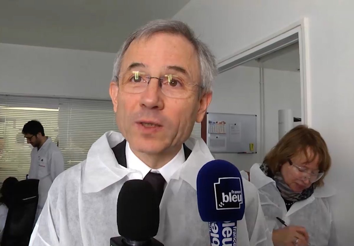 FlashlabSAS's tweet photo. Revenons sur la Semaine de l'Industrie avec Stephane Fratacci  @PrefAlsace67 en visite à @FlashlabSAS Illkirch -> https://t.co/l68JrVKXt1 https://t.co/iIUGwE9UhT