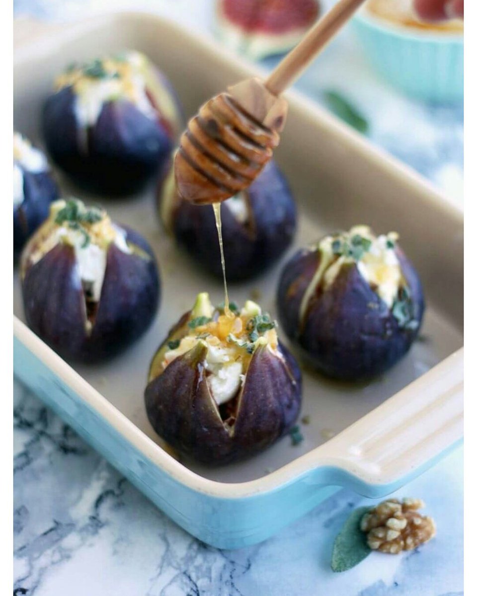 AuroraImporting's tweet image. Find out how to make these delicious Baked figs with goat cheese on our facebook page @AuroraImporting
