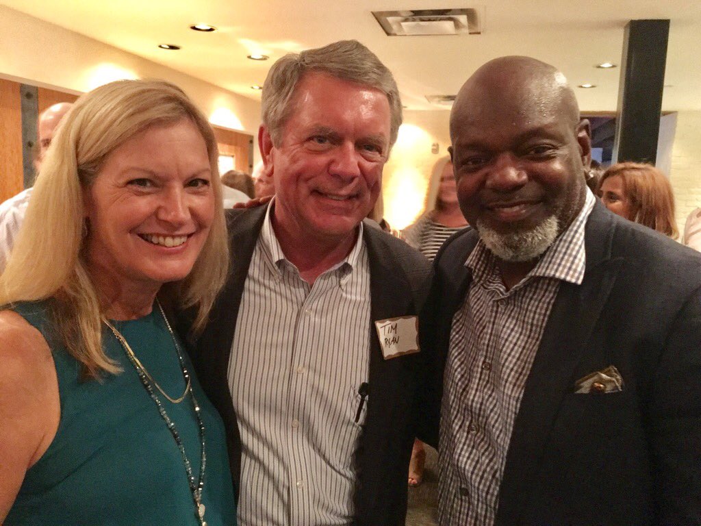TVTimRyan's tweet photo. Look who Beth and I ran into last night at the kickoff for the @emmittsmithgf ride. #Itsabikething https://t.co/BEssGGSTGx