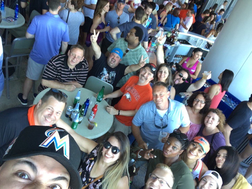 Spanish_31's tweet photo. I work with a lot of awesome people. #ThanksDoug #EntercomMiami #Marlins https://t.co/4lGrAkmsTa