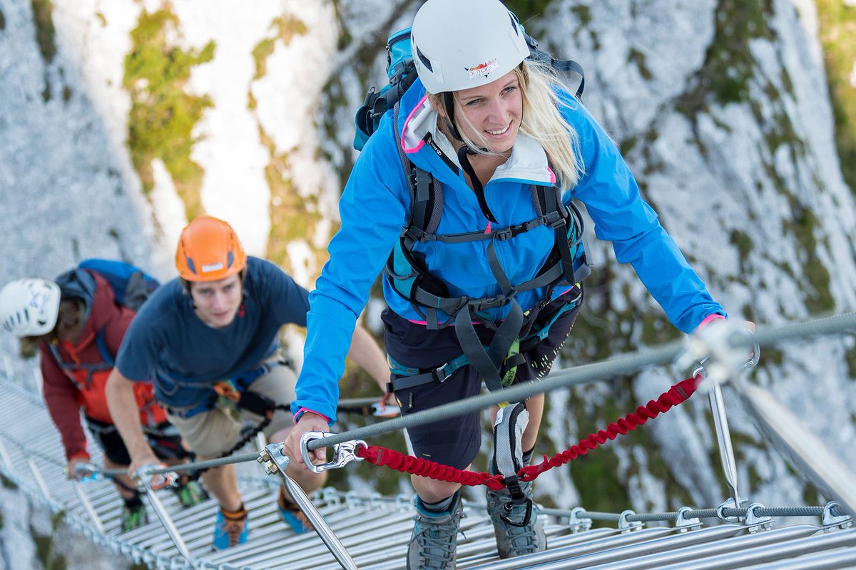 VisitHallstatt's tweet photo. Einzigartige #Attraktion am #Donnerkogel #Klettersteig, auf in #Gosau: 40 Meter lange #Himmelsleiter: https://t.co/chNoFlIOUT https://t.co/Adem0ZwPeb