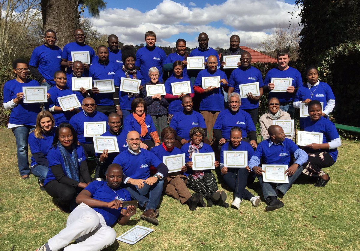 rampehlobo's tweet photo. When all is said & done, we pose for a group pic. @CPLO_SA @SIHMA_africa @JRSSouthAfrica @Lusungukp #Catholic #Migrationtraining https://t.co/MmATU5ey6Z