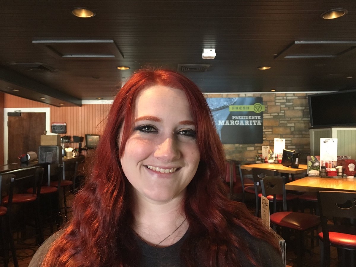 MavisWStewart's tweet photo. Look who's moving into management today! Lesley, have so much fun in West Apopka and congrats! @TS5665 #chilislove #chilisjobs https://t.co/q0xlUXgxJq