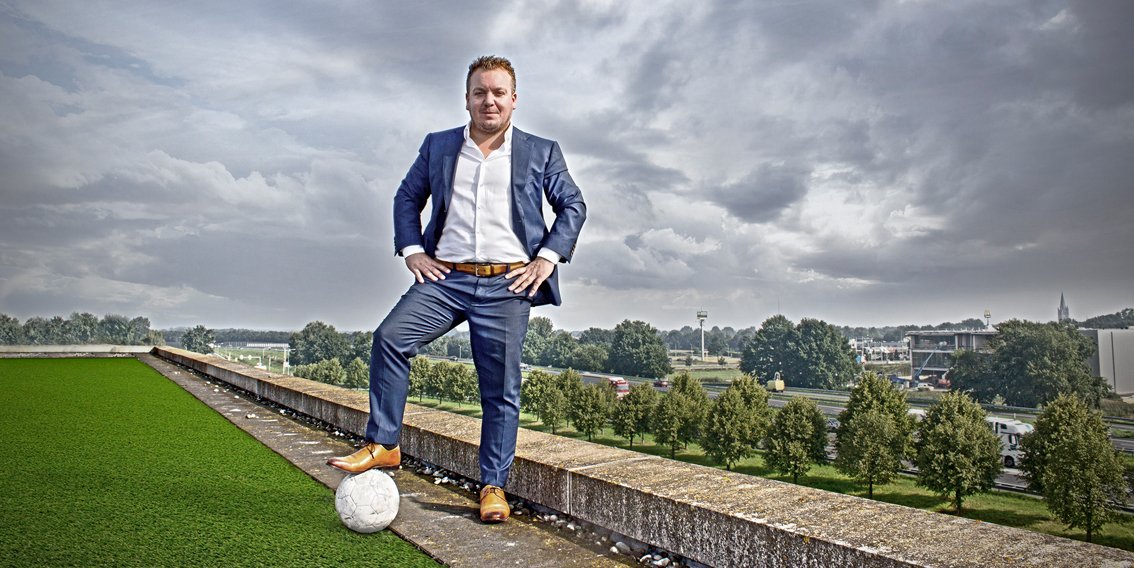 Trots presenteren wij Exit Communicatie als sponsor van PSV met <a href="/M_vanGog/">Michiel van Gog</a> als aanvoerder! > tinyurl.com/ycwvousz #PSV #eindhoven #Sponsor