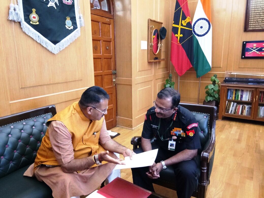 ganeshjoshibjp's tweet photo. आज #ACOAS जनरल सरथ चंद से मुलाकात कर #उत्तराखण्ड के युवाओं को लम्बाई में छूट व मिठ्ठी बेहड़ी प्रकरण को त्वरित गति से निस्तारित की बात कही। https://t.co/G446KAhUGn