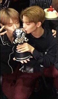 JINHWI THAILAND♡ tweet media