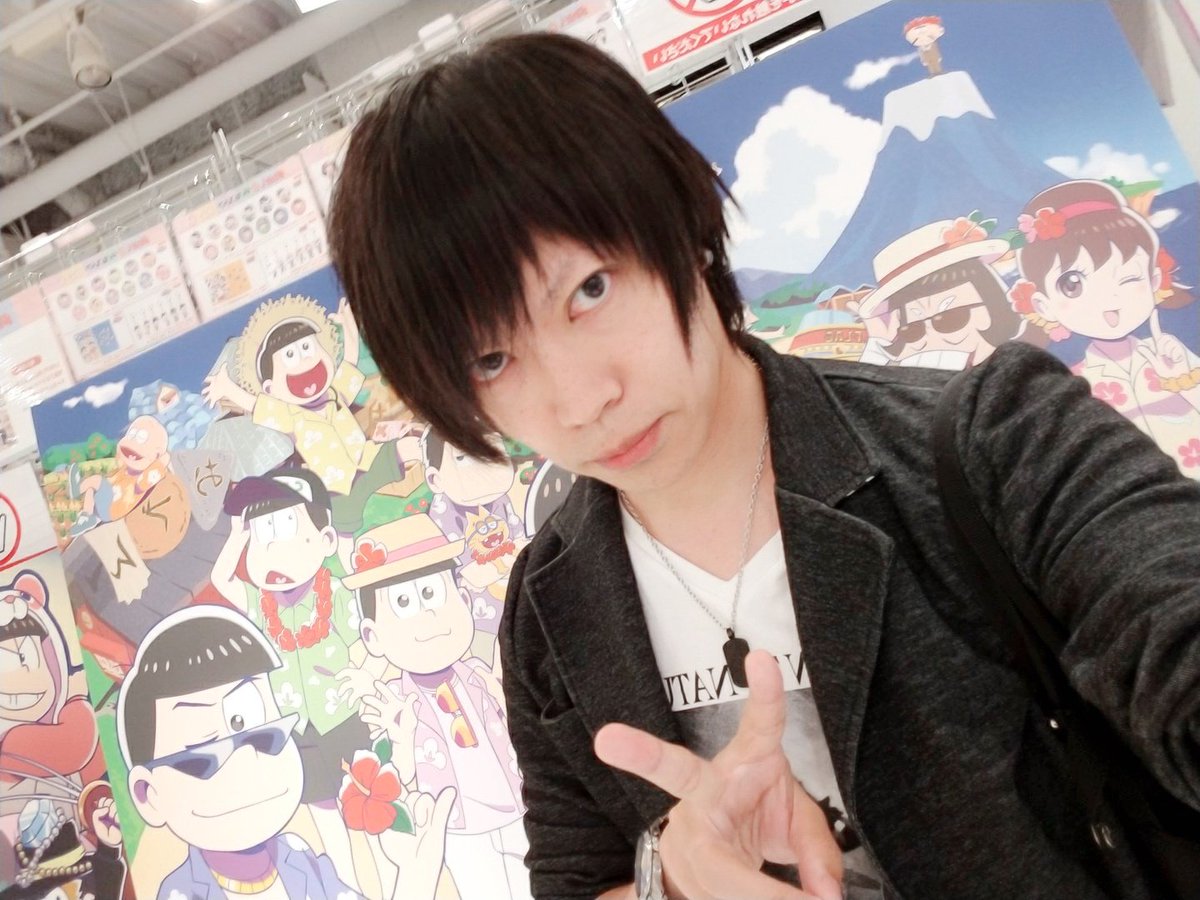 昨日からはじまった池袋ダッシュストアへ偵察に。。
とかなんとかちゃっかり看板とうつる。看板めちゃでかいよ！

店内のモニターに自分がうつってるので早々に逃げ出してきました💦