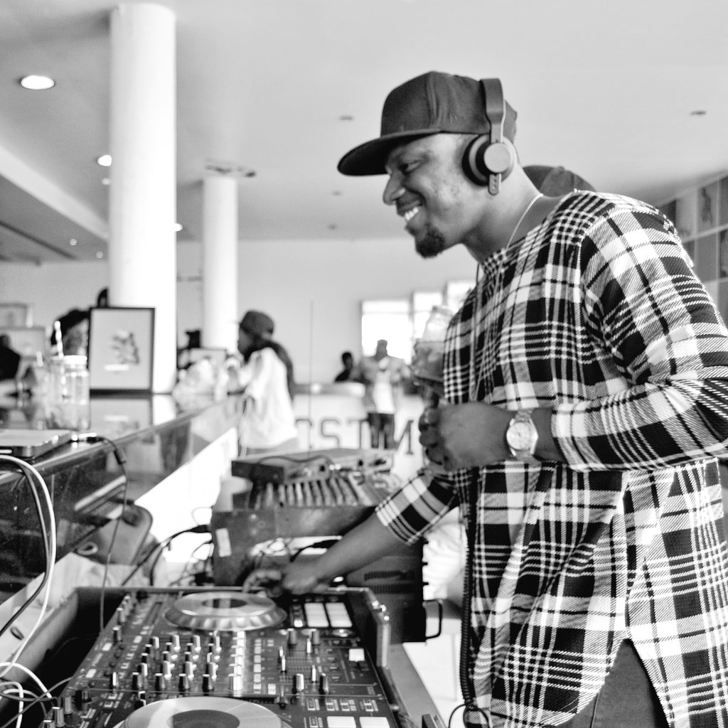 Djpizzle009's tweet photo. #Throwback to last weekend #Kumapupup #DjPizzleSeason #BecomingDjPizzle #Pizzleflame π₯ https://t.co/vSx7IYNQ6k