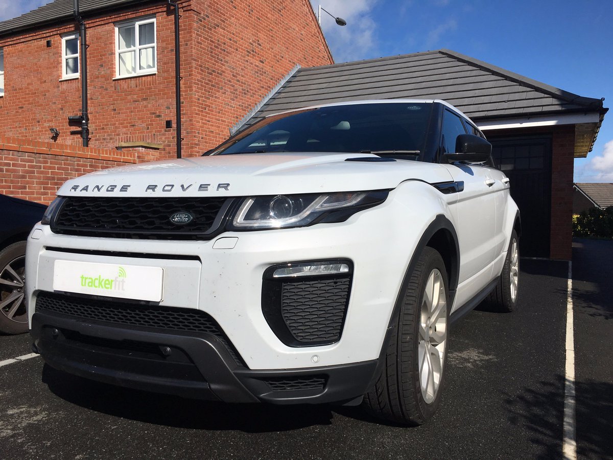 TrackerFit's tweet photo. Another #tracker installed..oh happy days! Today we installed a #Trafficmaster #Trackstar TM470 to a 2017 #RangeRover Evoque in #Cheshire 👊 https://t.co/TijpdBfjXS