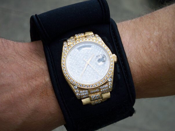 Watchet007's tweet photo. Protect your wristwatch and Smartwatch with the Watch-et™ Wristwatch Protector #sharktank #Smartwatch #Invictawatch https://t.co/xSmDpToY6D