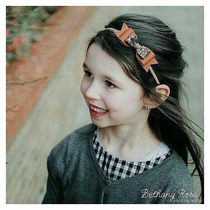 libbysbows's tweet image. Beautiful little Scarlet wearing her tan faux leather #headband #bow check out our products on our website.
#HHlunch #HandmadeHour #QueenOf