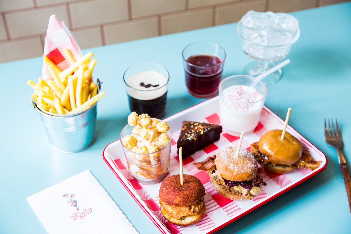 RedLetterDaysUK's tweet photo. WIN an afternoon tea with @maplucker in time for #AfternoonTeaWeek. Follow both of us, RT &amp; tag who you'd take! https://t.co/Q7Ku9trx5T🍗☕️❤️ https://t.co/nCCfZcuqxR