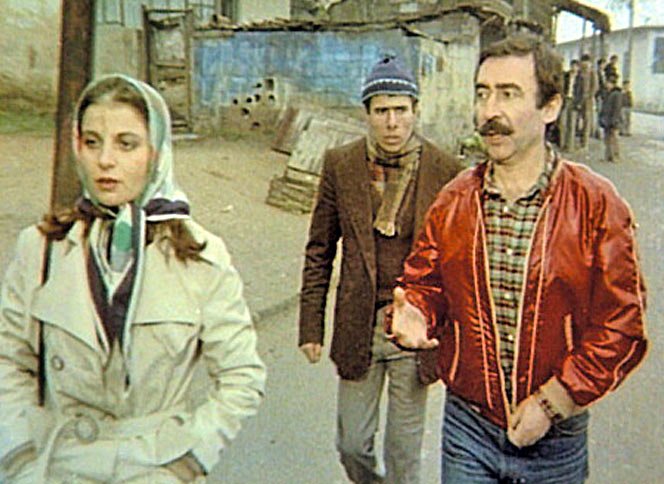 TSAorgtr's tweet photo. #BirZamanlar: #ŞenerŞen, #İlyasSalman ve #PembeMutlu #ÇiçekAbbas (1982) https://t.co/TkUCl6LrpI