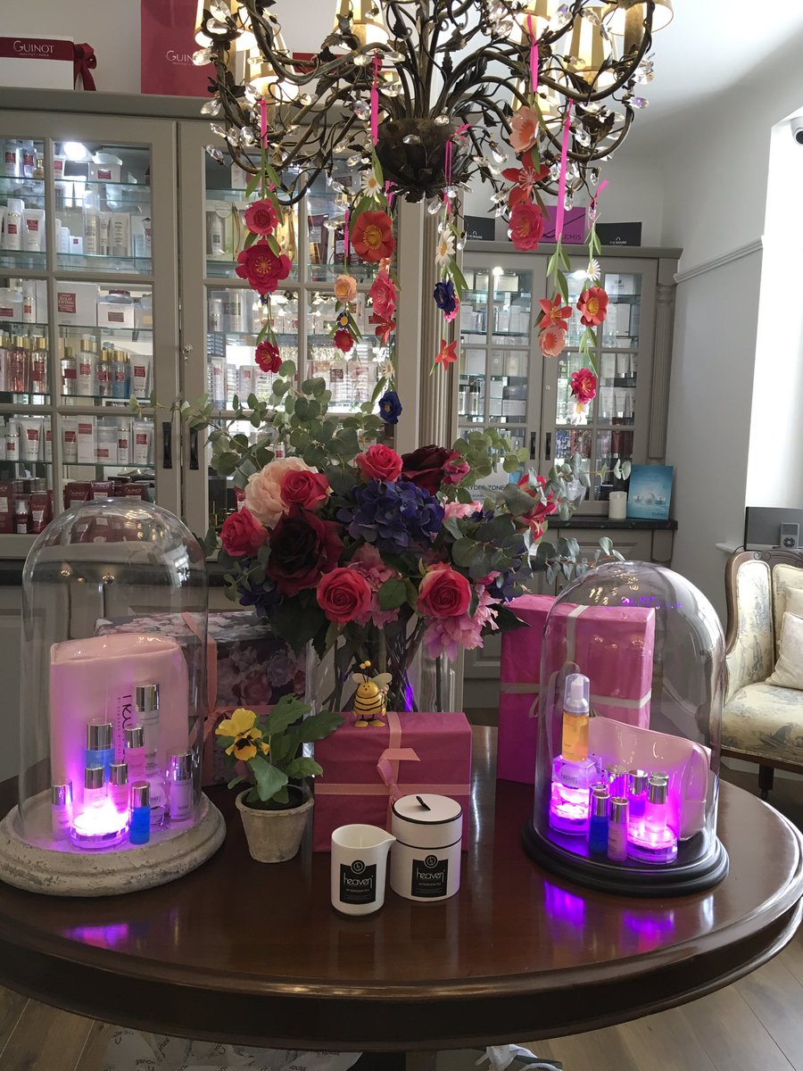 TheHouseBeauty's tweet photo. We love ❤️ @heavenskincare Bee 🐝Sting Facial at The House Beauty Spa...tonnes of massage, organic products = amazing results #heaven https://t.co/s8tUhM0Jvx
