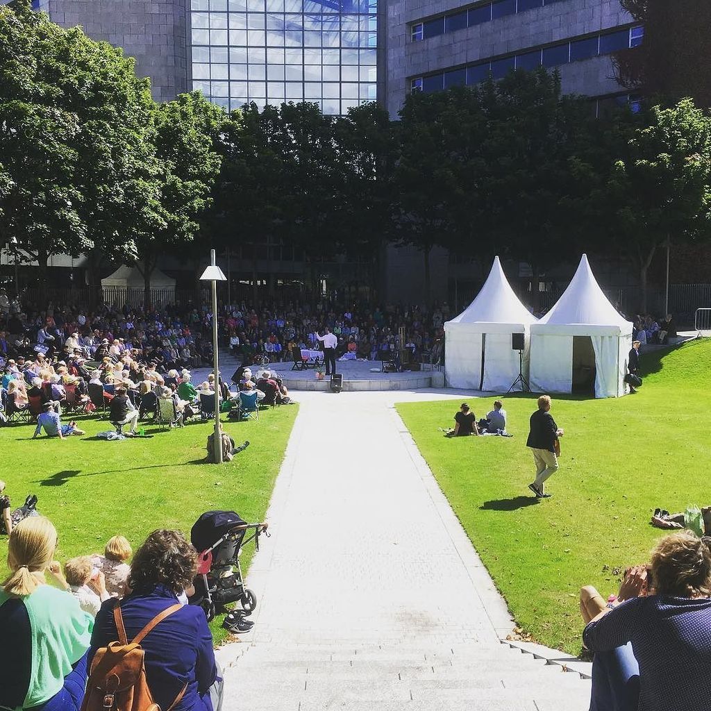 Lunch time opera vibes at the Dublin City Council offices #operatimes #goodneighbours #operaintheopen