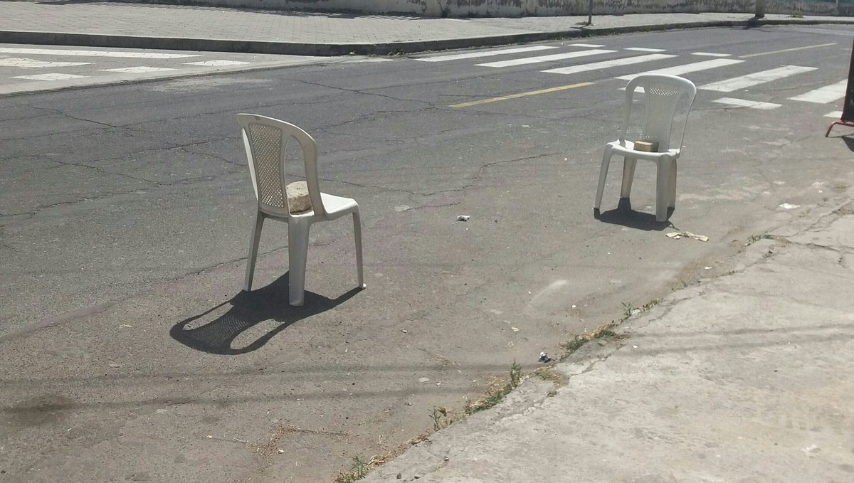 Maliz0512's tweet photo. Ahora en Quito cualquiera es dueño de las calles @AMTQuito @MauricioRodasEC @QuitoVigila @MunicipioQuito #QuitoSinControl https://t.co/SXAzGpVRRk