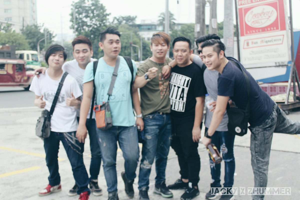 officialboysof6's tweet photo. With james of moymoy palaboy 😂 https://t.co/9Vfve6XUaj