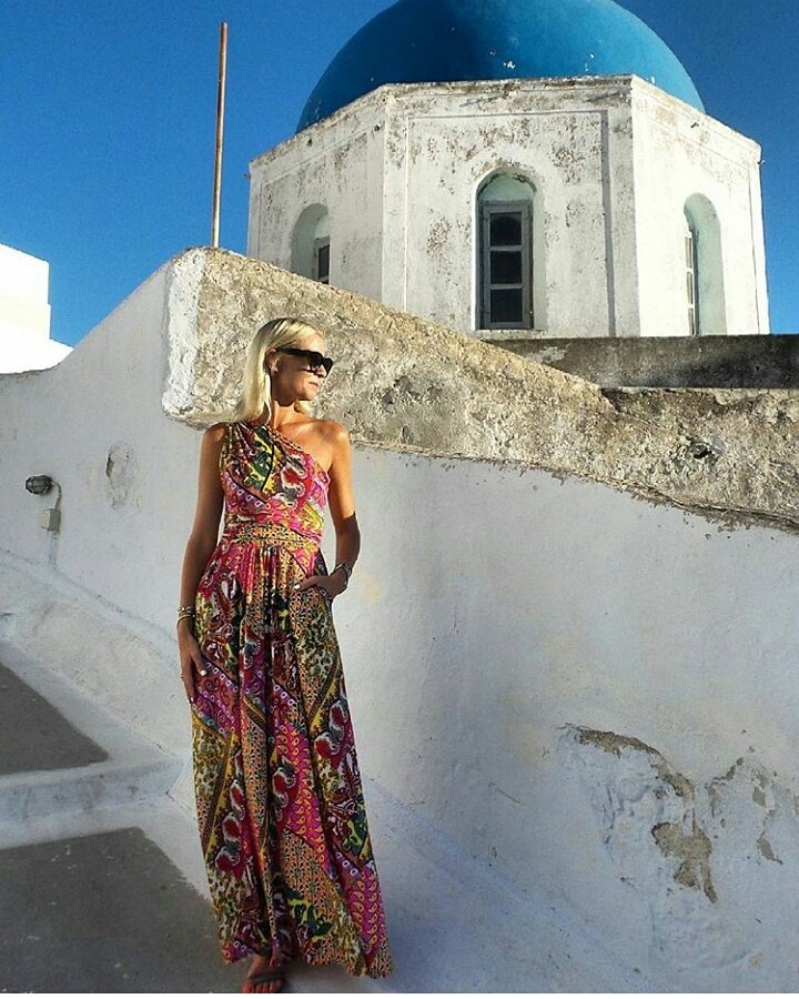 Island style! The effortlessly chic @missmavridis in our Rosa maxi dress #onjenu #livelifeincolour #chic #islandstyle