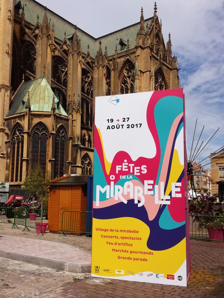 infoFEM2018's tweet photo. Regardez autour de vous à #Metz... Les #FetesDeLaMirabelle se préparent :-)
#concerts #spectacles #marches #parade #FiersdetreMessins https://t.co/L6Dx2Wucuz