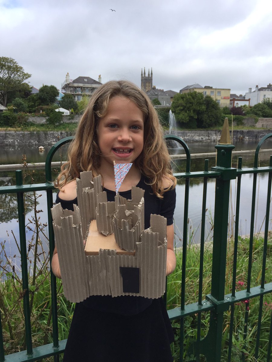 Today we made more #TudorHouses and #Castles in our #MakeAndTake <a href="/PlymUni/">University of Plymouth</a> <a href="/ChildrensUni/">HEY Children's Uni</a>