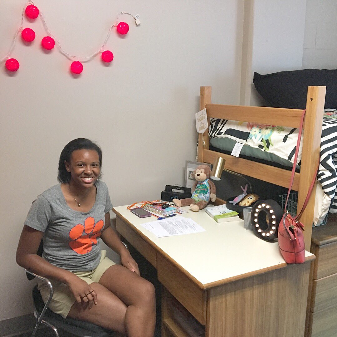 CrystalLoynes's tweet photo. We moved @olivi_ahh14 to @ClemsonUniv yesterday! #Clemson21 #IMPACT #CONNECTIONS 🐯 https://t.co/tSOX9rEhCJ
