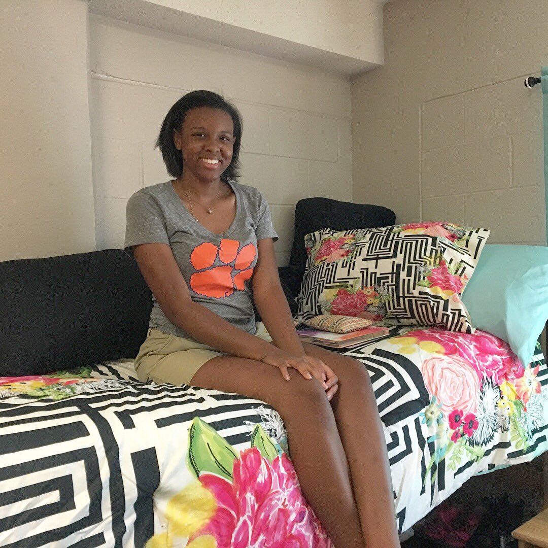 CrystalLoynes's tweet photo. We moved @olivi_ahh14 to @ClemsonUniv yesterday! #Clemson21 #IMPACT #CONNECTIONS 🐯 https://t.co/tSOX9rEhCJ