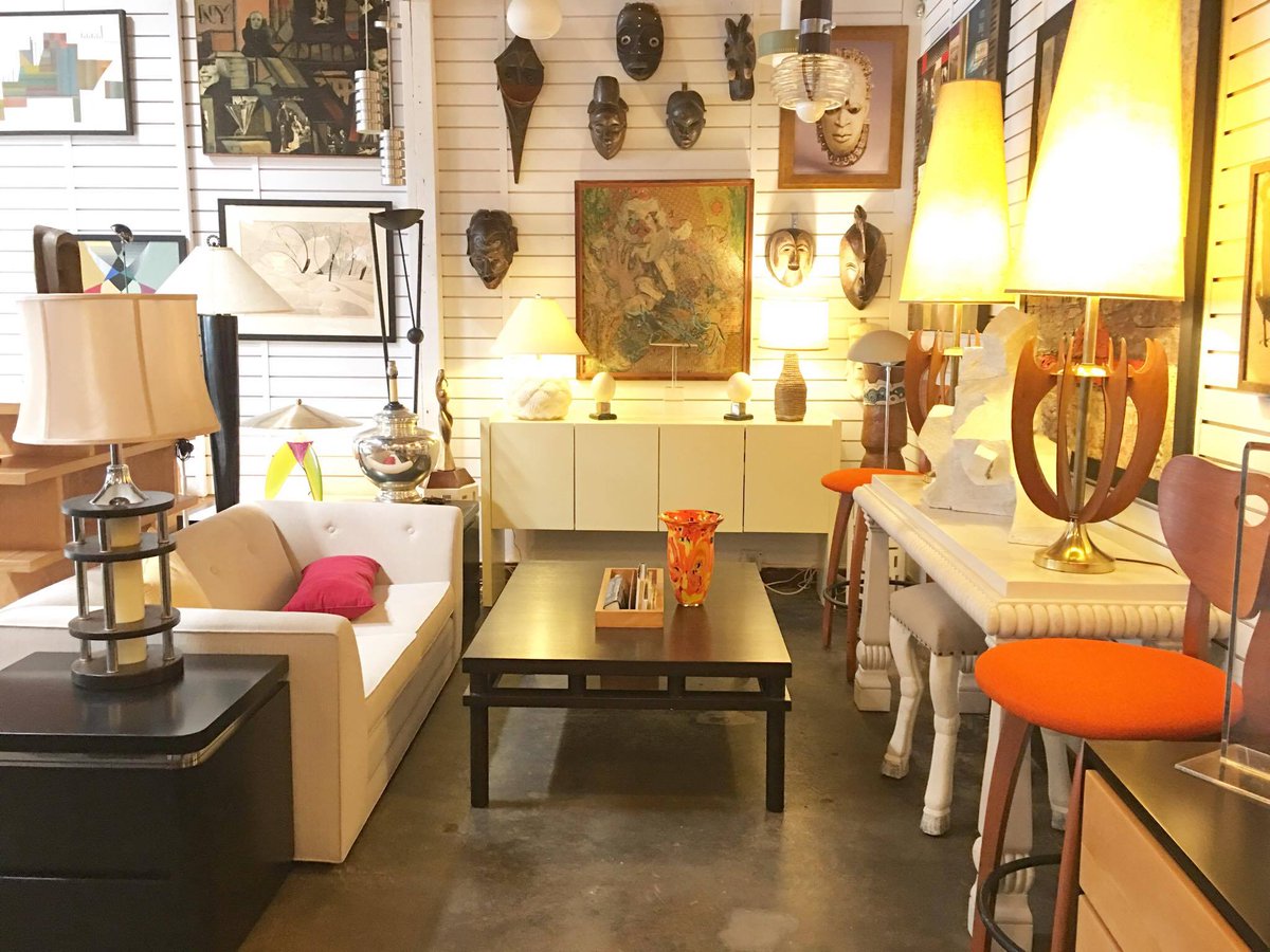 #ThursdayTopic: 4 Things You Didn't Know About #MidCenturyModern Furniture. ow.ly/Wd2f30epkDf #galeriesommerlath #culvercity