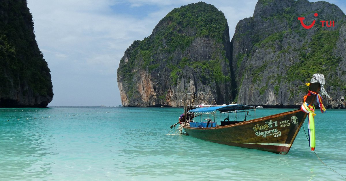 Disfruta de su gastronomía exótica, descubre la cultura del país y relájate en el paraíso en Phuket, la isla más grande de Tailandia.