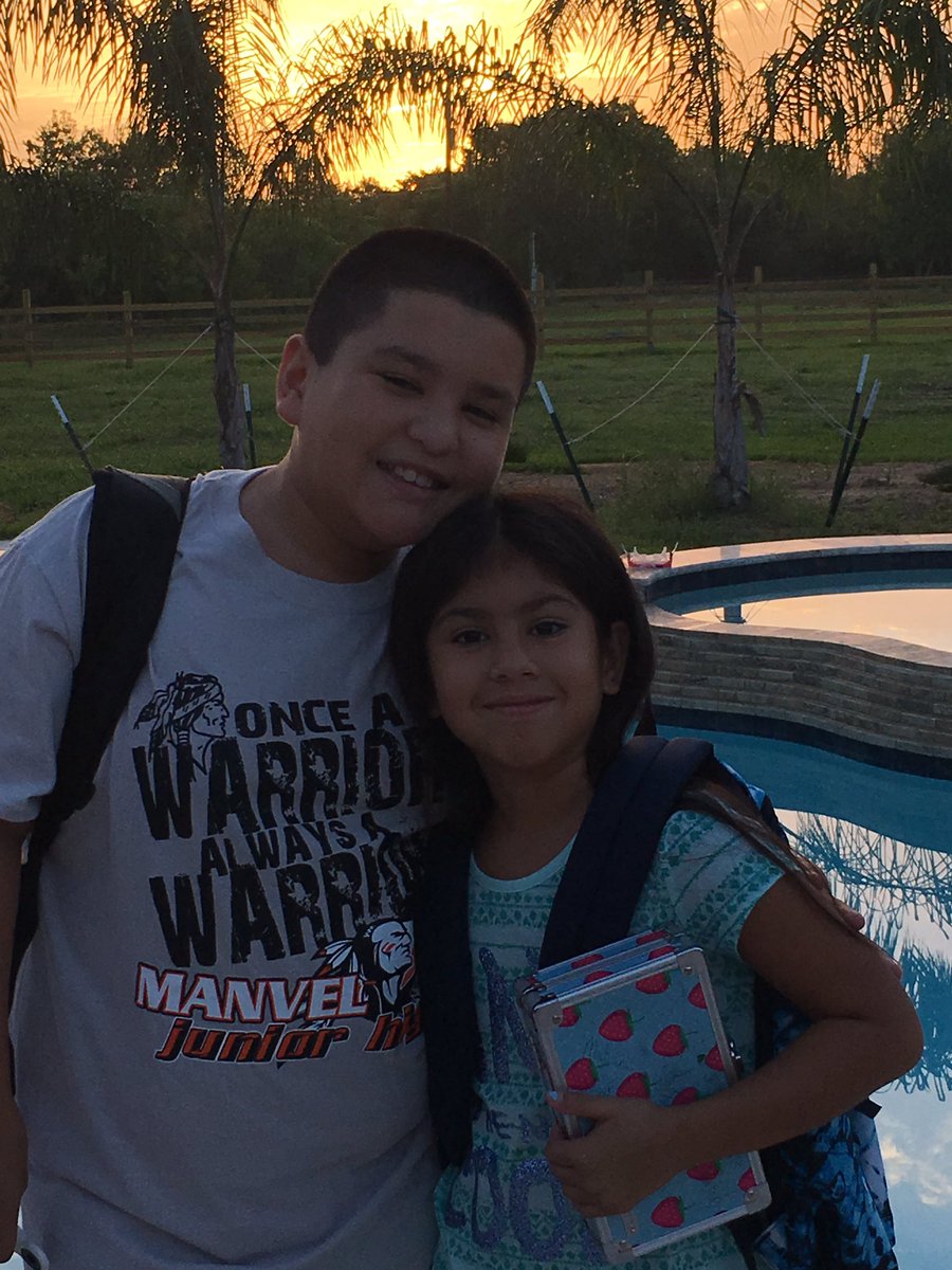 Gabriel99535766's tweet photo. #manveljrhigh #firstdayalvinisd #ecmason #firstdayofschool #alvinisd https://t.co/AE3QwbedCP
