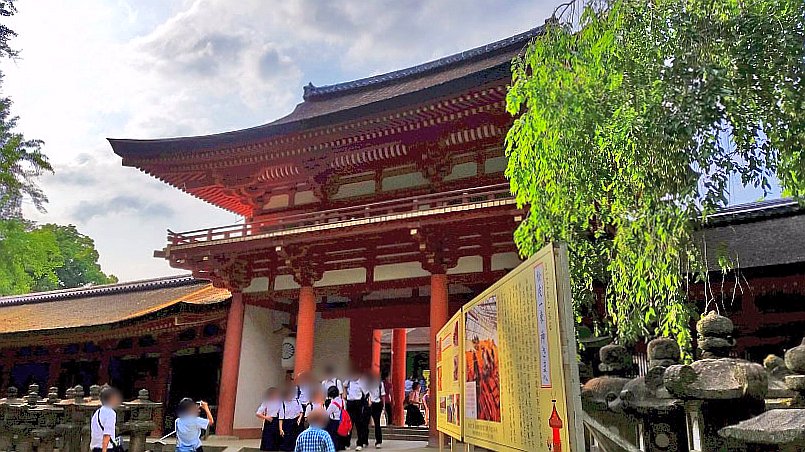 kenbunblog's tweet photo. 奈良県奈良市にある春日大社です。奈良時代に創建された古社であり、祭神に藤原氏の氏神である春日神（かすがのかみ）を祀っています。また、全国各地にある春日神社の総本社で、鹿を神使としています。 https://t.co/aofe2lZiPn https://t.co/jIqIZpFehY