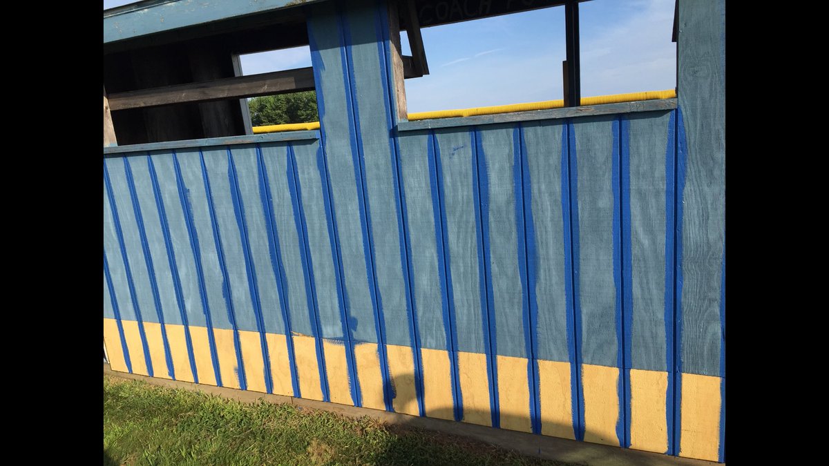 KendallEagles's tweet photo. More work refinishing our JV dugouts! All main JV/Varsity softball and soccer fields will now have dugouts! Thank you B&G! #Kendallpride 🔨🚧 https://t.co/8HXZ4Ni9ae