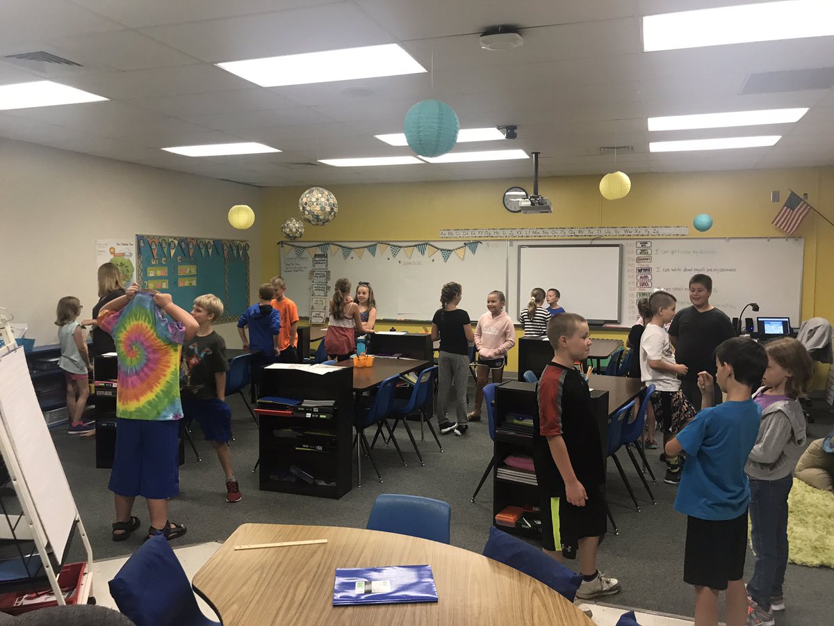 Sean_A_Woods's tweet photo. Mrs. McCloud uses Stand Up, Hand Up, Pair Up for Ss to get to know each other. Great use of a Kagan Structure. https://t.co/7Bh8OHCEqs