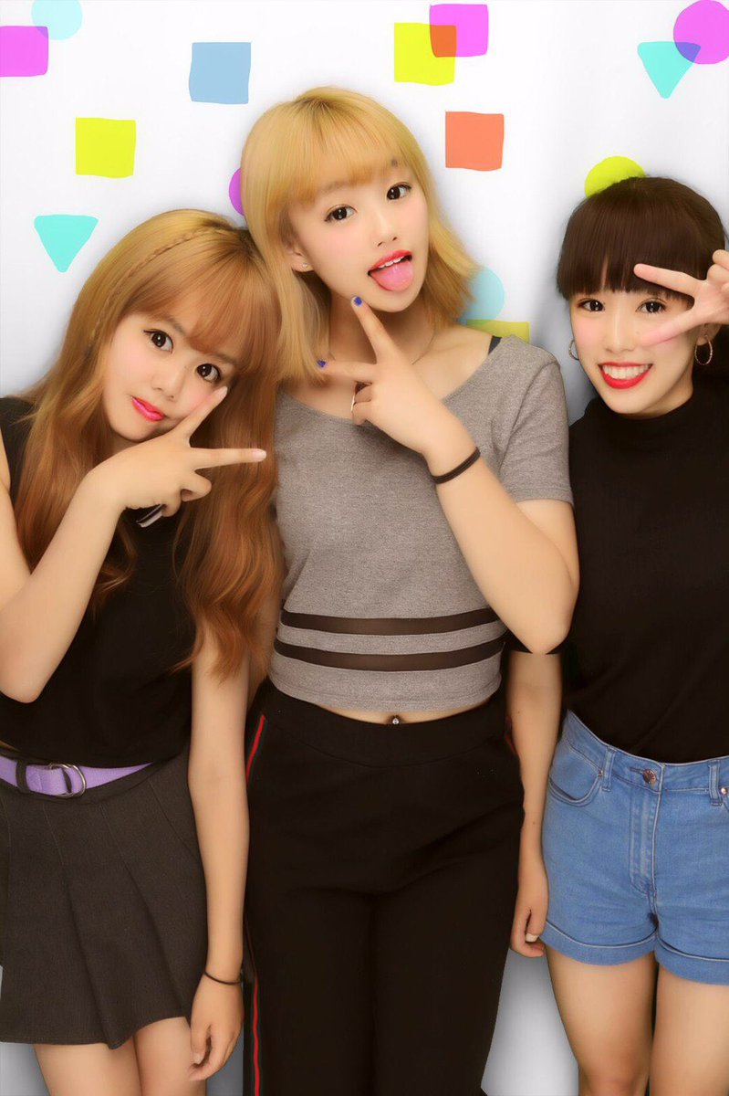 minamidayo1213's tweet photo. プリクラとか数億年ぶりだった
みゅーかの加工が可愛い
@yuina_330
@JpMyuka
#moonlightcrew #チビども https://t.co/b8ruVtEBRv
